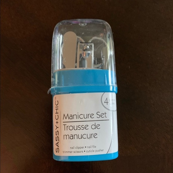 Travel Manicure Sets- 4 piece - 4 Colors Available - Picture 3 of 5